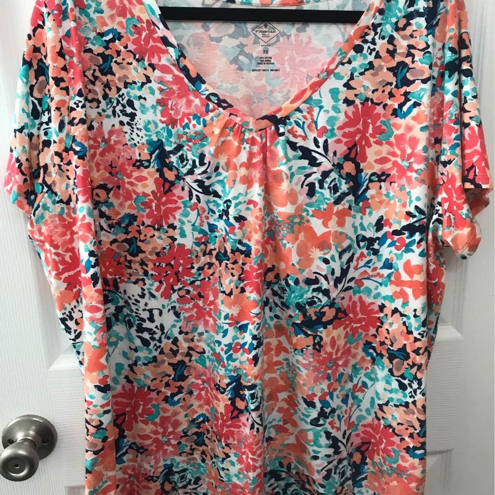 St. John’s Bay women’s plus top top size 2x tropical floral
